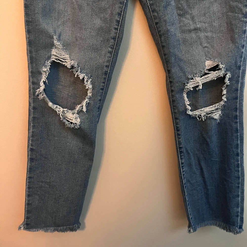 Levi's Women's 724 High Tise Straight Crop Medium Blue Distressed Jeans - Picture 7 of 9